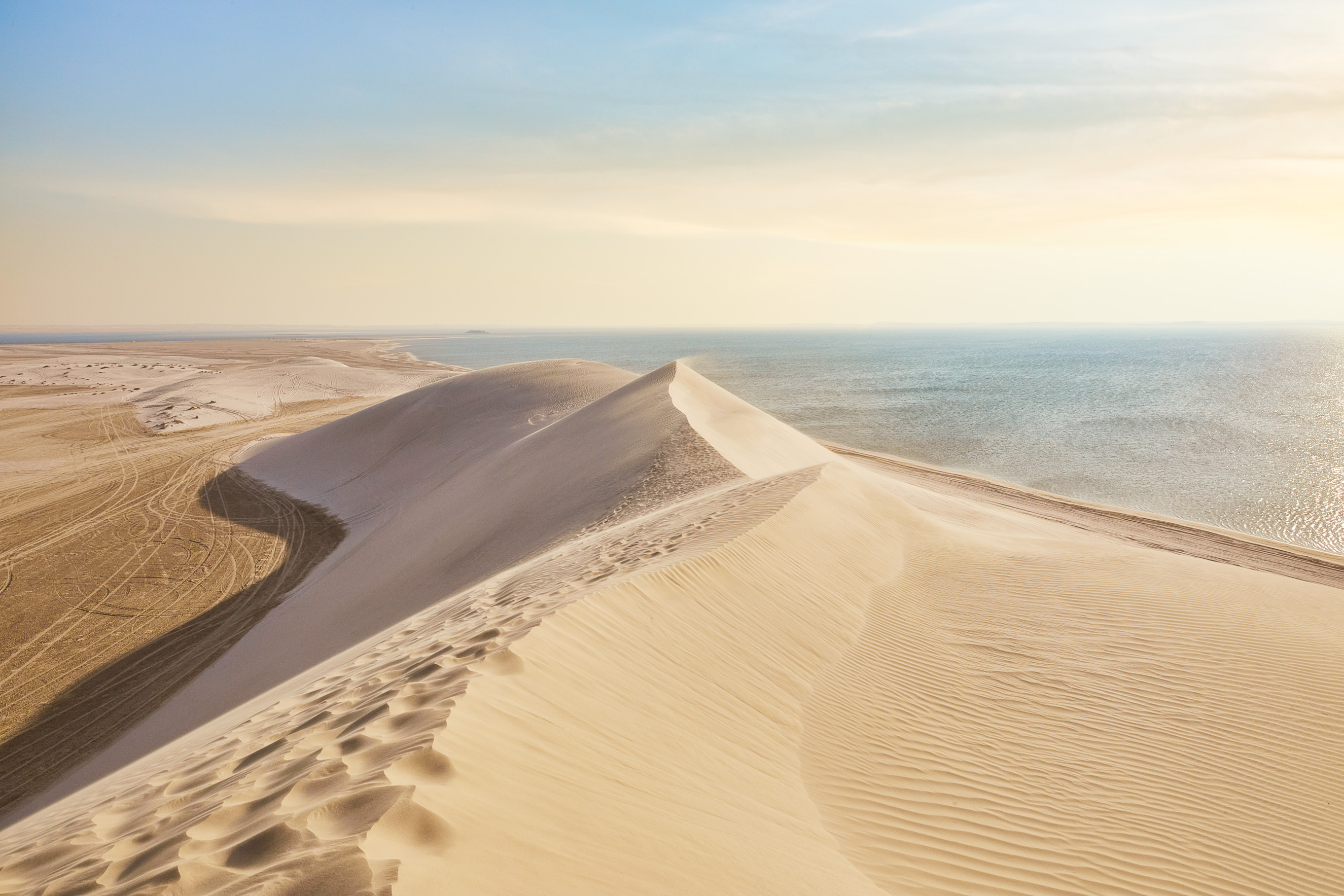 Внутреннее море (Хор Аль-Адаид) — real photograph of Qatar, AL KHALIDIAH TOURISM private tours