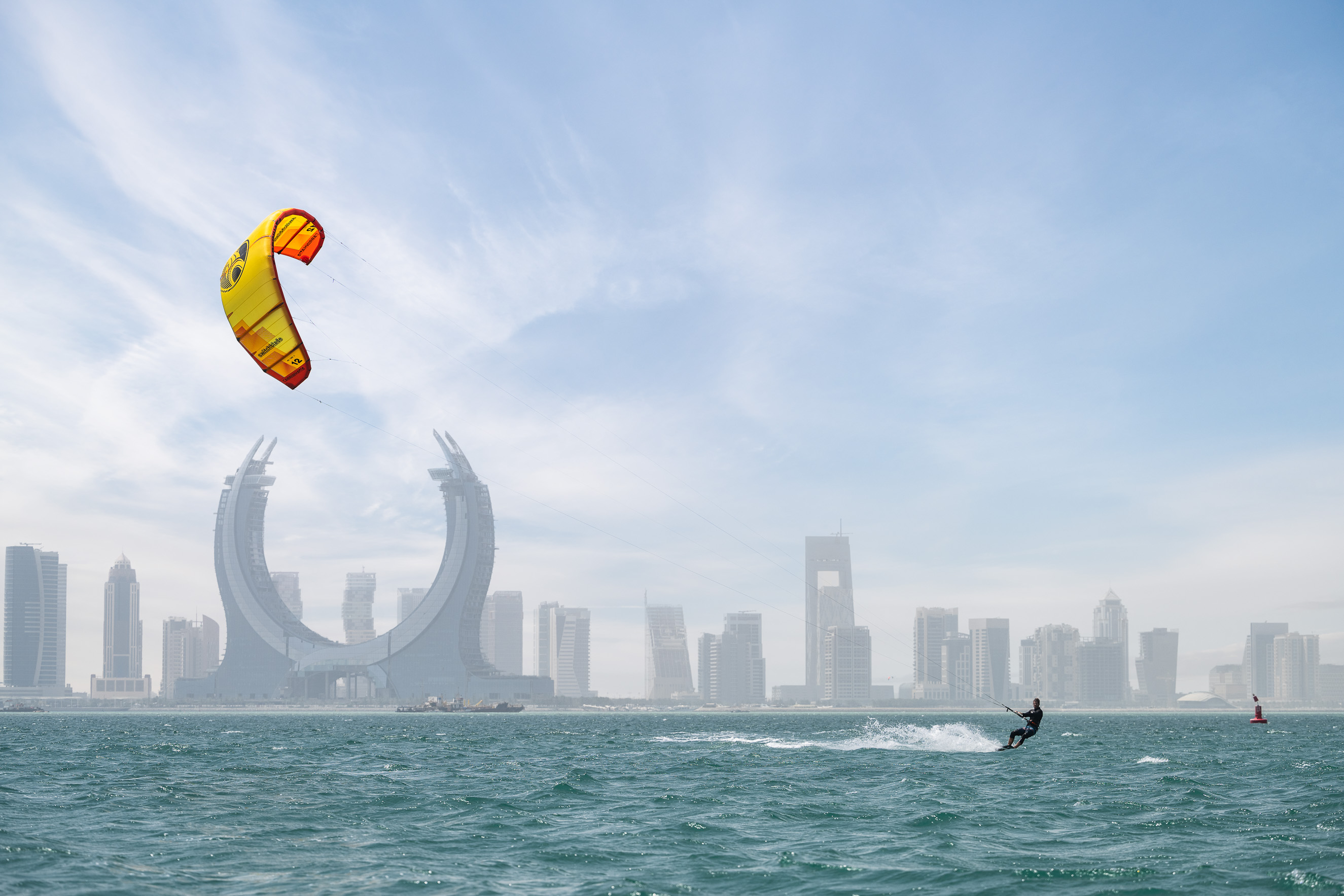 Кайтсёрфинг в бухте Дохи — real photograph of Qatar, AL KHALIDIAH TOURISM private tours