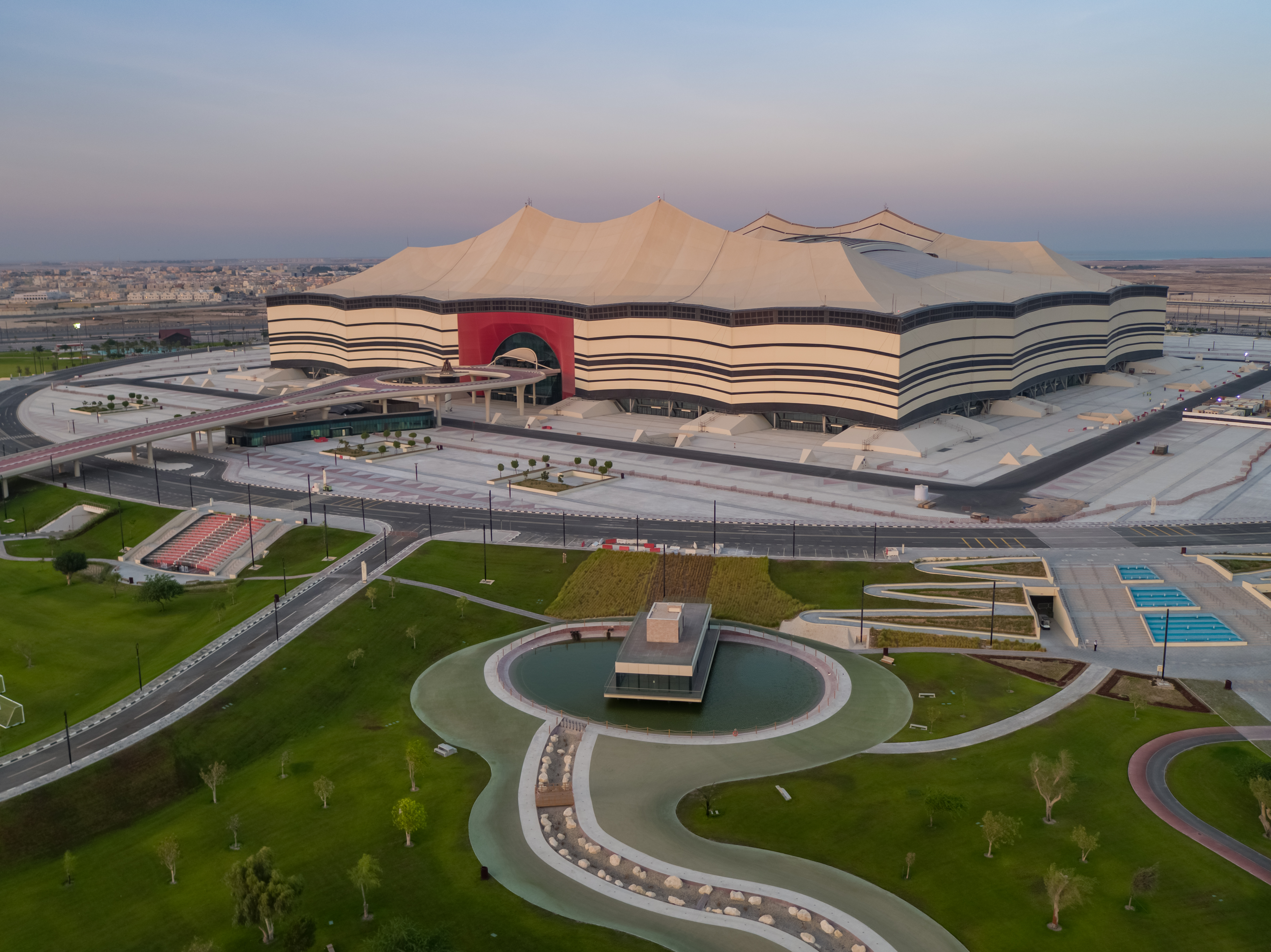 Стадион Аль-Байт — real photograph of Qatar, AL KHALIDIAH TOURISM private tours
